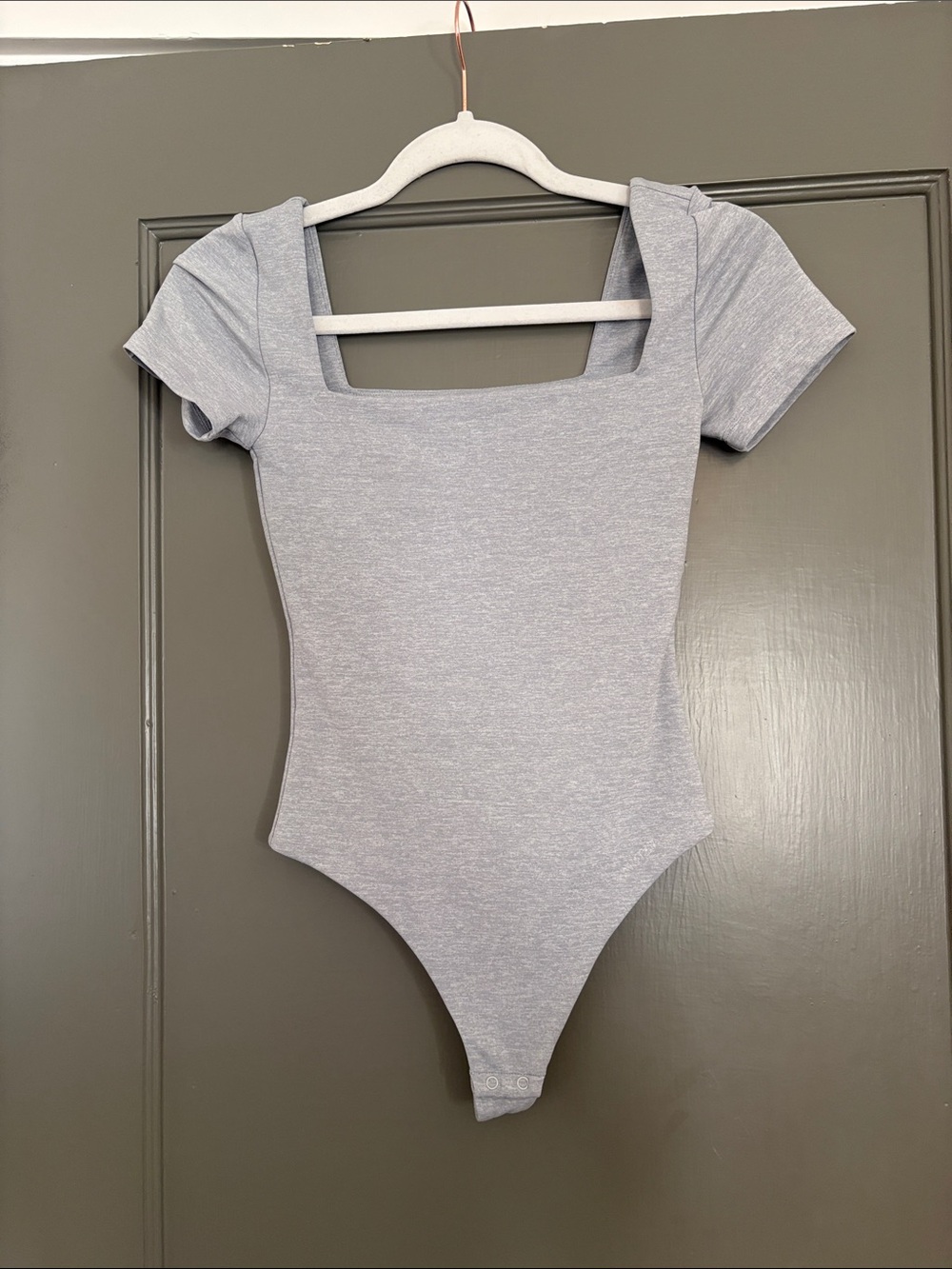 aritzia square neck gray short sleeve bodysuit - size xs